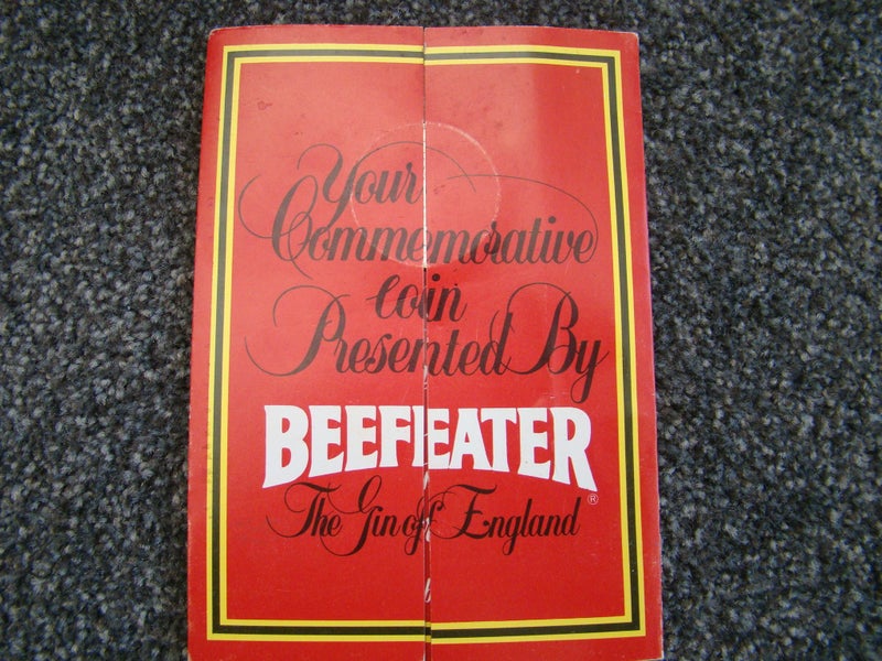 The Beefeater Gin 500 years of Yeoman Warder 1985 Medallion Carousel 1