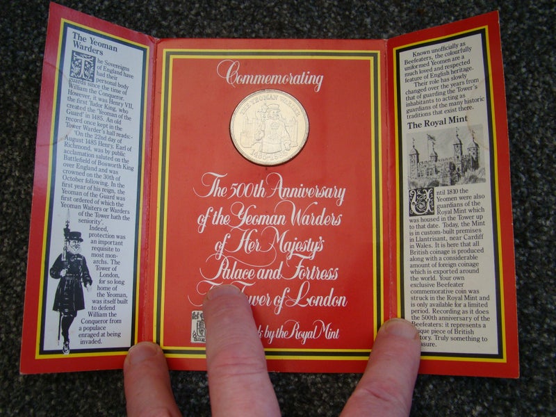 The Beefeater Gin 500 years of Yeoman Warder 1985 Medallion Carousel 2