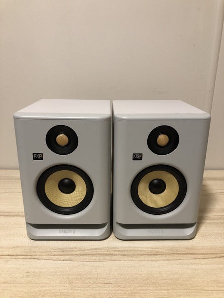KRK ROKIT RP5 Generation 4 with 2 TRS 1/4 Cables and IsoAcoustics Studio Stands628647409466901123