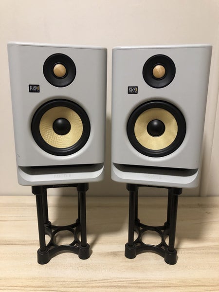 KRK ROKIT RP5 Generation 4 with 2 TRS 1/4 Cables and IsoAcoustics Studio Stands62864740946690114