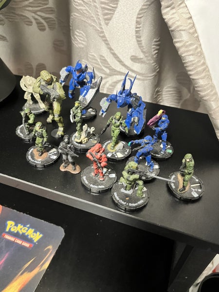 Master Chief Wearable Helm + Figures62864739404801111