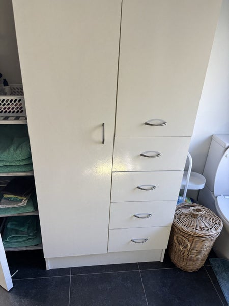 Dining Suite / Fridge / Outdoor Furniture / cupboard62863870301057111