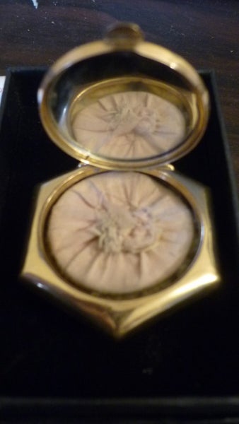 SOLID 9CT GOLD COMPACT PENDANT Carousel 2