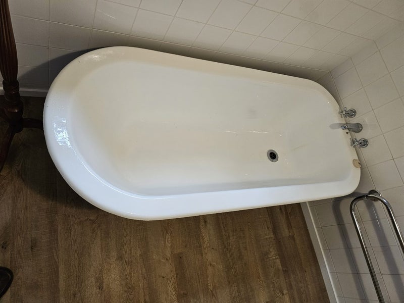 Claw foot bath.62938586934146111