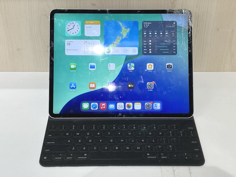 DT Deal! iPad Pro 12.9" (4th) 2020 1TB Silver WiFi+CEL with Keyboard - $1 Res Carousel 1