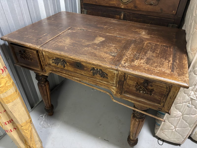 Traditional Solid Wood Desk and Chair62937629348481112