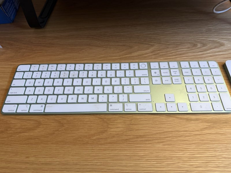 iMac M1 (Green) 4.5k Retina display Carousel 2
