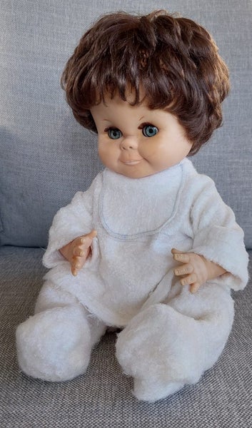 COLLECTABLE 1960s BABY DOLL (CALLED 'CHEEKY' OR 'CUTIE' ..?) *MADE by 'PEDIGREE' Carousel 2