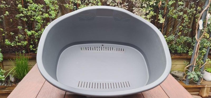 Medium plastic dog bed Carousel 1