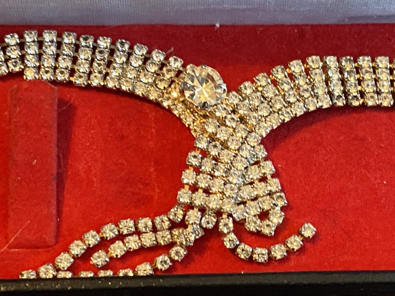 Vintage Necklace Carousel 2