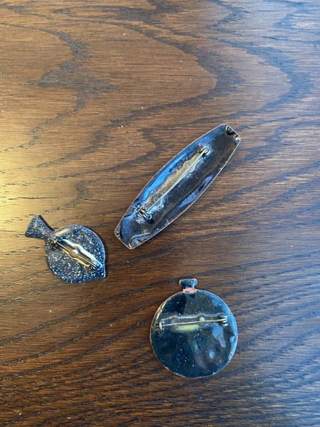 Vintage Metal/Ceramic Brooches Carousel 2