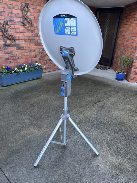 Portable Maxview Satellite Dish Carousel 2