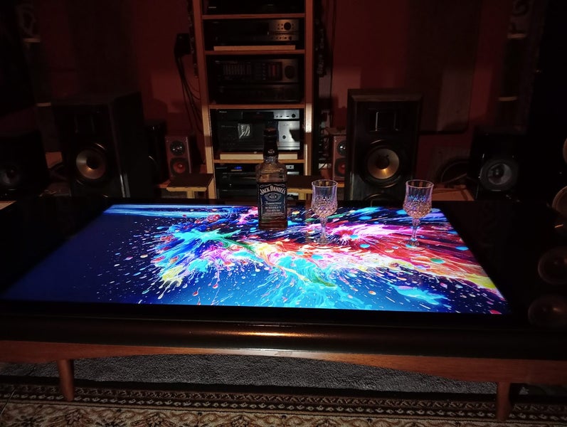 Table with 4k TV62939544749314113