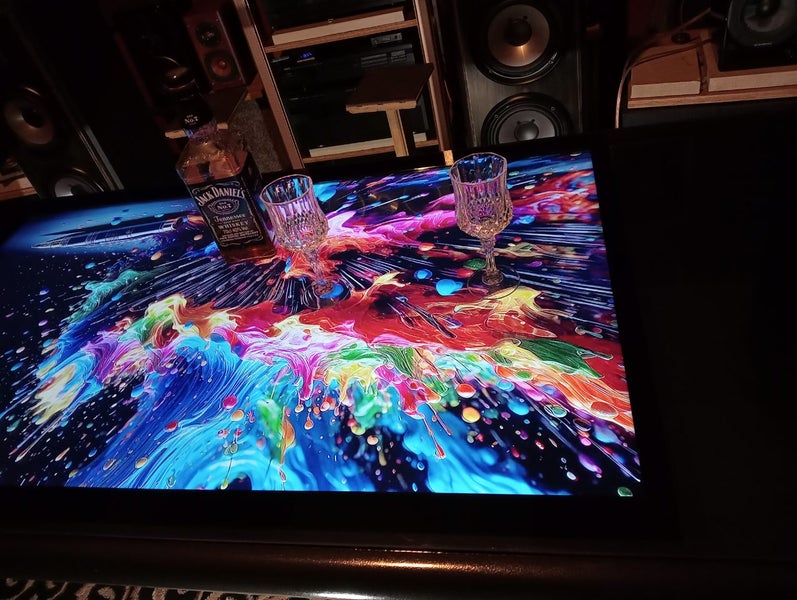 Table with 4k TV62939544749314112