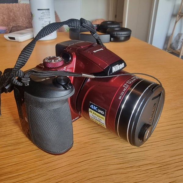 Nikon Coolpix B700 20MP Digital Camera 60x Zoom, Excellent Condition Carousel 1