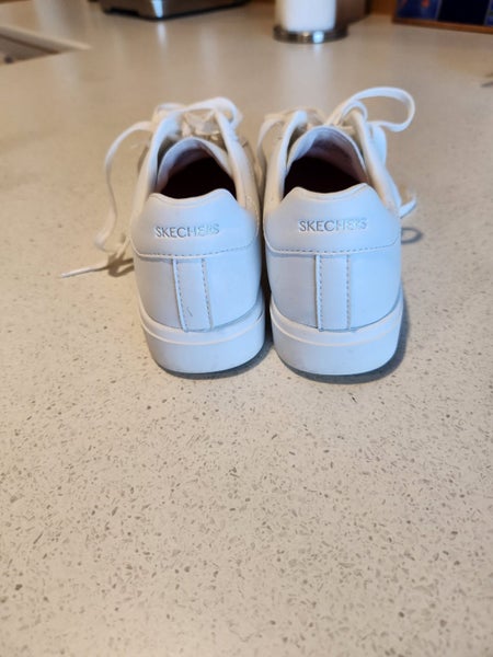 Size 8 White Skechers62936665293697111
