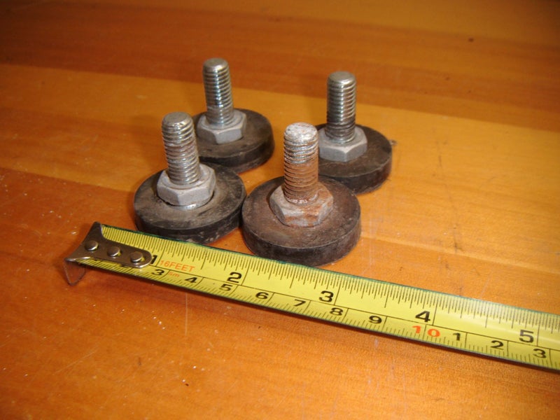 Foot screws Carousel 1