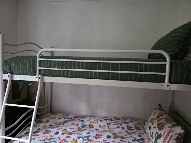 Set of 2 single bunks with bedding.63001519034242111
