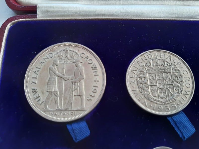 1935 Waitangi Crown coin Set in Case62932726921475112