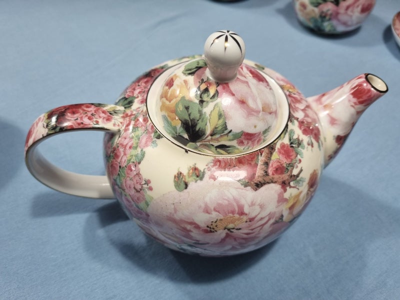 Maxwell and Williams Rambling Rose Tea Set (32 Pieces)62984191969283112