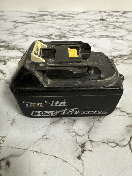 Makita Battery 5.0 Ah Carousel 1