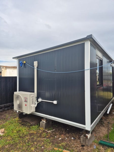 18m² Turnkey Cabin. Ready to go! Carousel 1