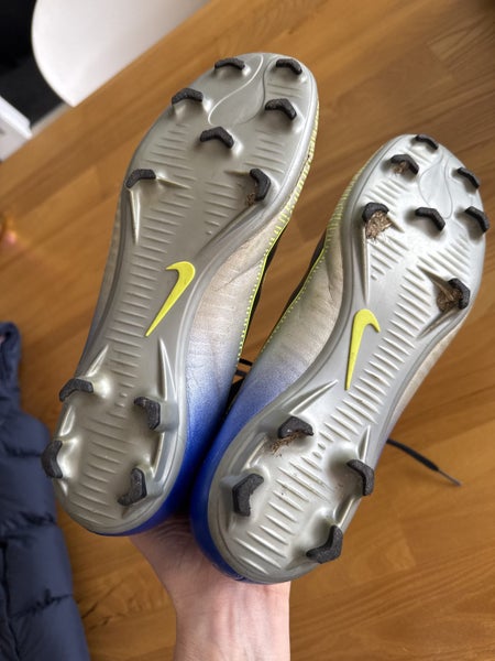 Nike Mercurial football boots size 8.562949055794947111