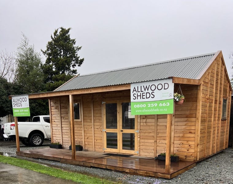 7.0 mx3.6 m assembled cabin with 1.5 mx7.0 verandah & deck. WR cedar cladding. Carousel 1
