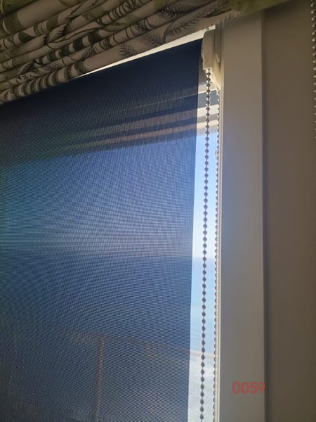 Sunshade Blind. Black with silver trim and pull chain Carousel 2