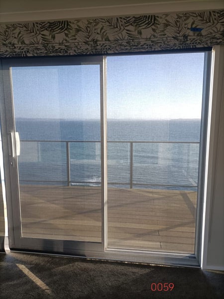Sunshade Blind. Black with silver trim and pull chain Carousel 4