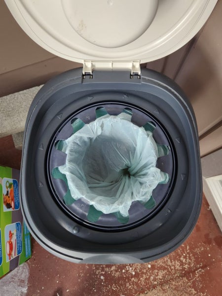 Tommee Tippee Twist & Click Nappy Disposal Unit - Cotton White Carousel 1