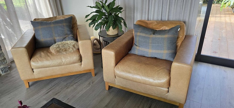 Lounge setting, couches, chairs, tables, console62935697822081112