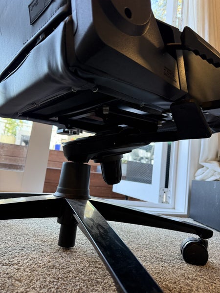 Secret Lab - Titan Gaming Chair Carousel 6