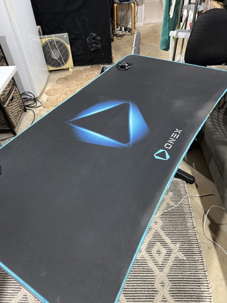Onex gaming computer desk Carousel 1