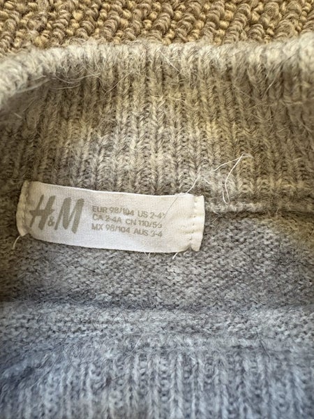 H&M jumper Carousel 2