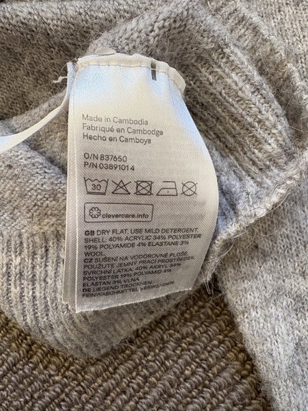 H&M jumper Carousel 3