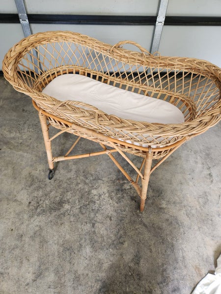 Baby cane bassinet Carousel 1