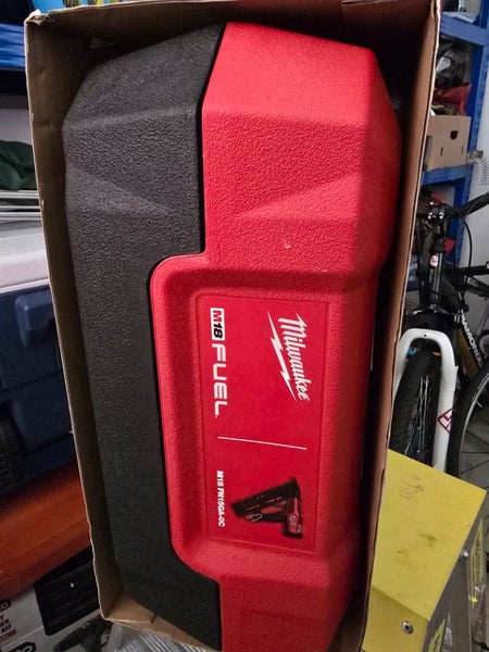 Milwaukee finish 15g nailer box only. Carousel 2