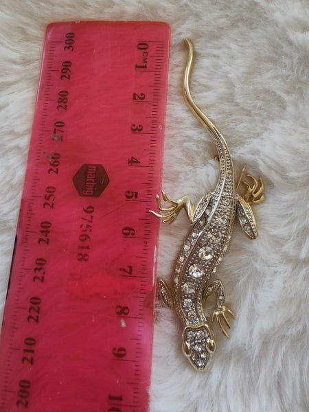 Gold lizard brooch Carousel 2