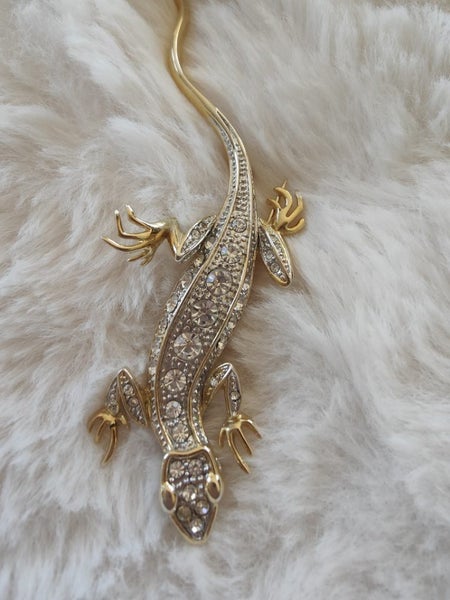 Gold lizard brooch Carousel 1