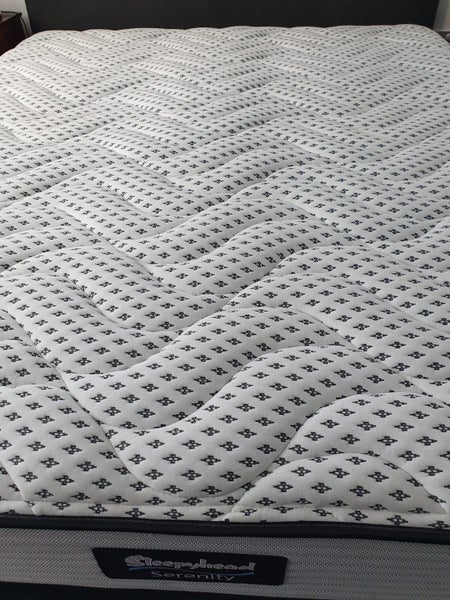 King bed and mattress62934711261441111