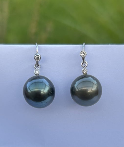 Tahitian black pearl earring set in 18ct white gold and genuine diamonds62935698116739111