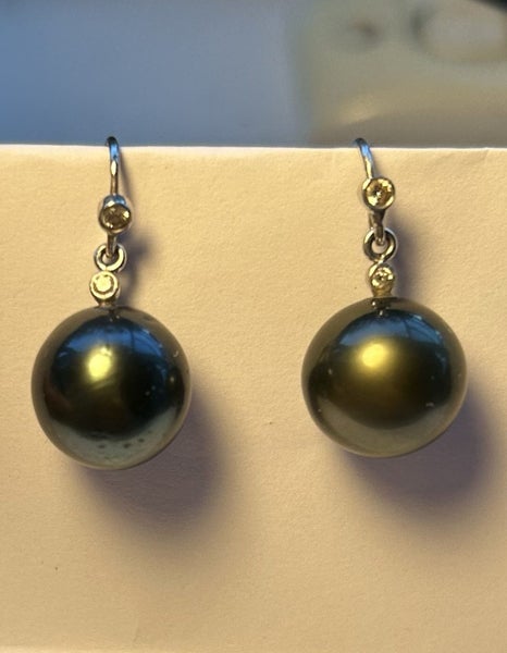 Tahitian black pearl earring set in 18ct white gold and genuine diamonds62935698116739112