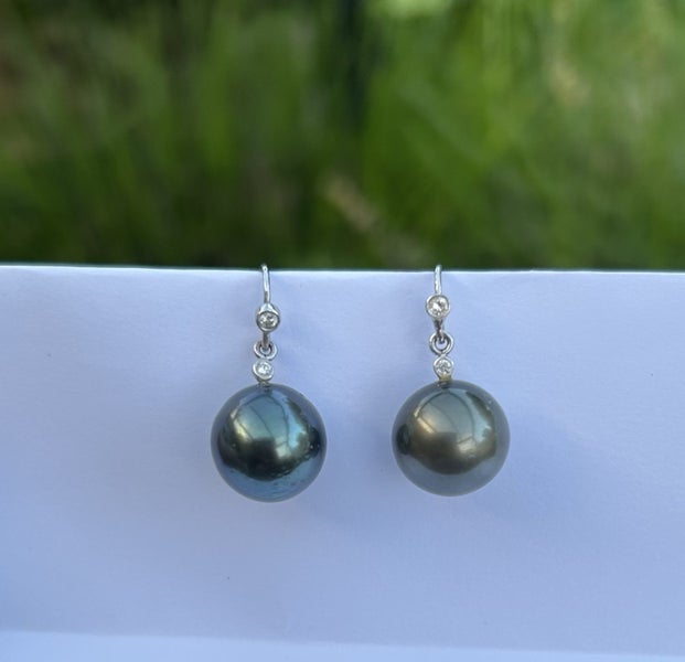 Tahitian black pearl earring set in 18ct white gold and genuine diamonds62935698116739113