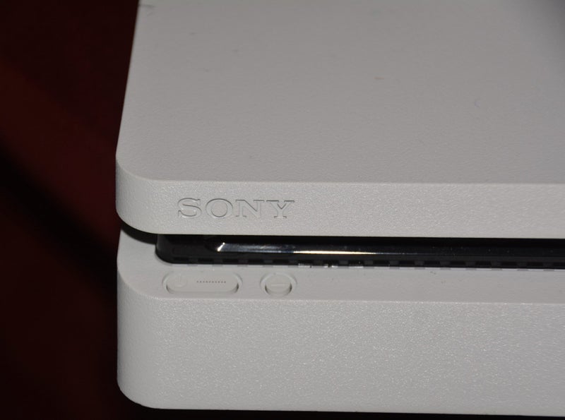 Sony playstation PS4 / 5yrs old NEVER BEEN USED62934711436674112