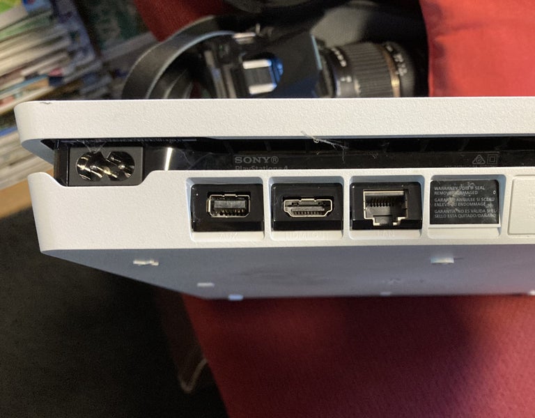 Sony playstation PS4 / 5yrs old NEVER BEEN USED62934711436674114