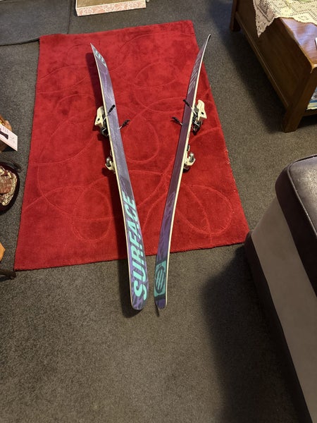 Skis - surface skis62936669598083111
