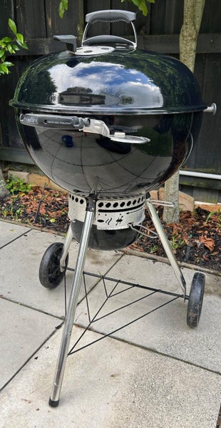 Weber Kettle Charcoal BBQ - 57cm Carousel 1