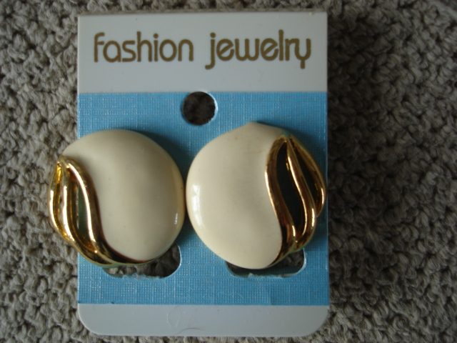 Vintage Cream Enamel and Gold Circle Clip-On Earrings Carousel 1
