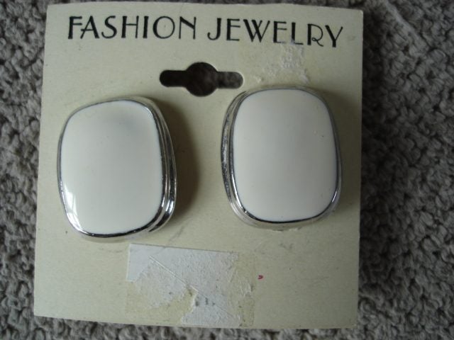 Vintage White Enamel and Silver Circle Clip-On Earrings Carousel 1